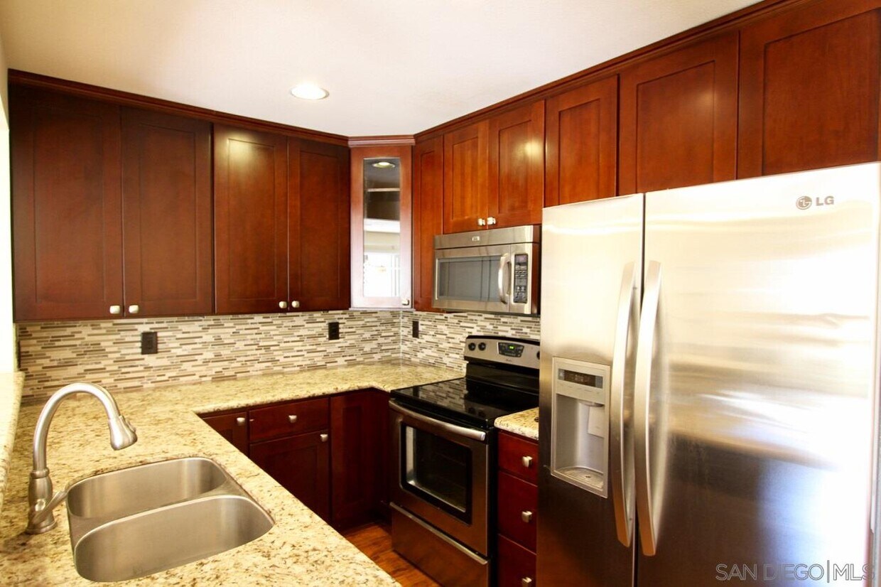 Foto principal - 4224 Loma Riviera Ln