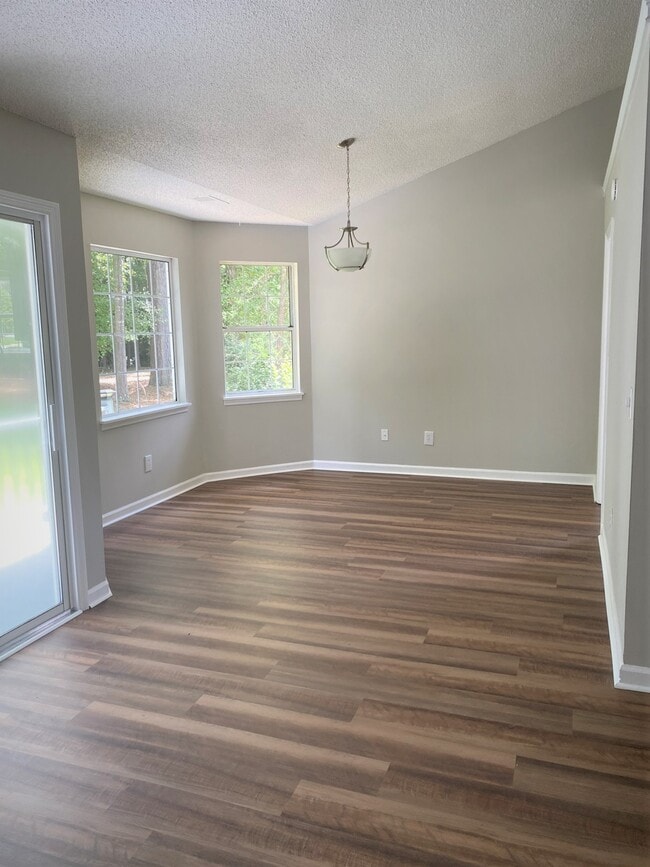 Building Photo - 906 Riverwalk Way