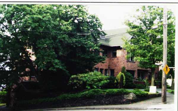 Building Photo - Gable House