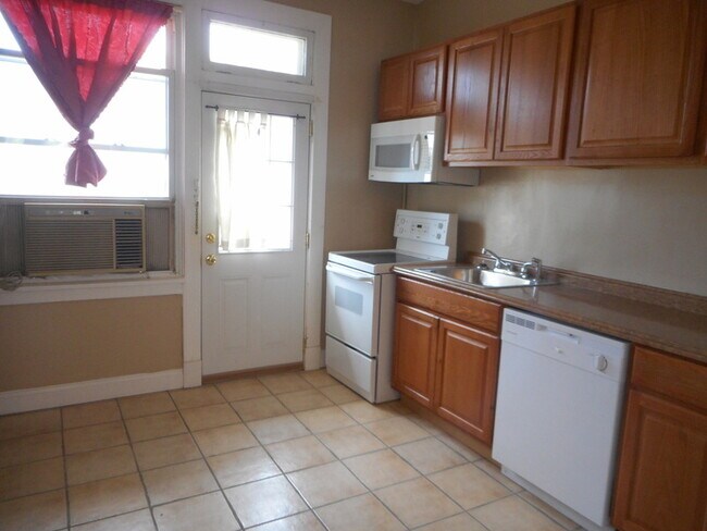 Foto del edificio - 308 W 30th St