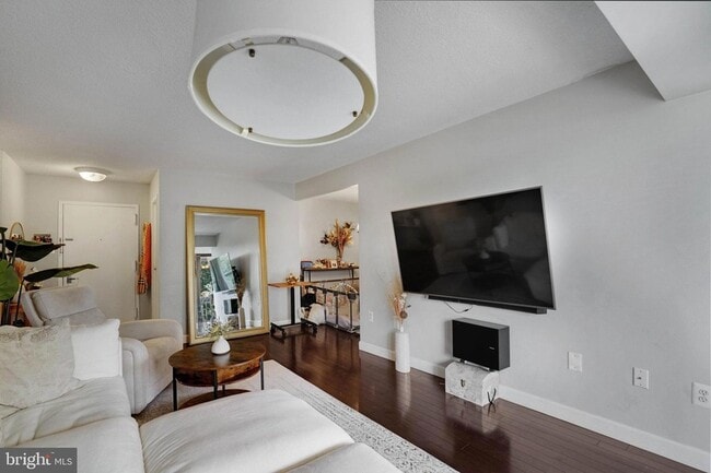 Foto del edificio - 4500 S Four Mile Run Dr