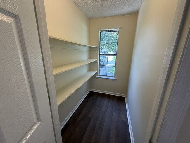 Building Photo - Home For Rent