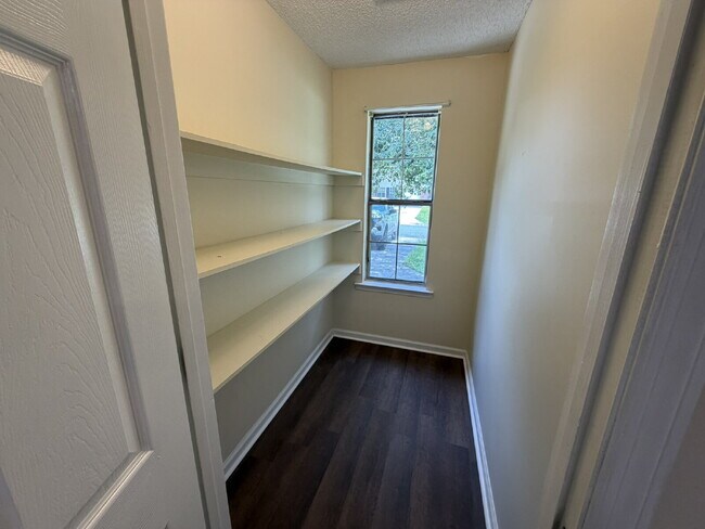 Foto del edificio - Home For Rent