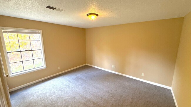 Foto del edificio - 6224 Skylight Dr