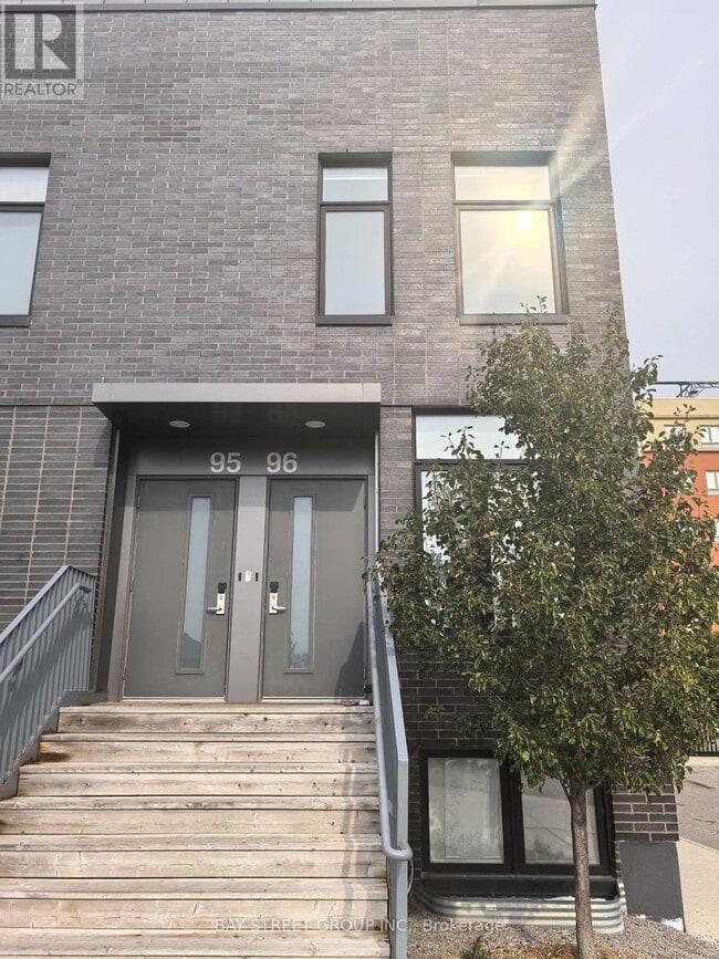 Building Photo - 96 Simcoe St N