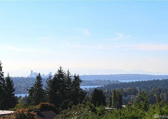 Foto del edificio - Stunning Somerset Home with Breathtaking City, Mountain & Lake Views – 5 Bedrooms, Gourmet Kitchen