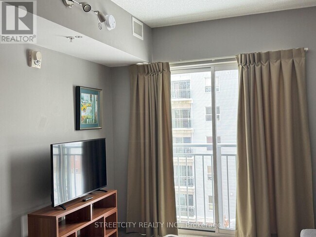 Building Photo - 321 Spruce St