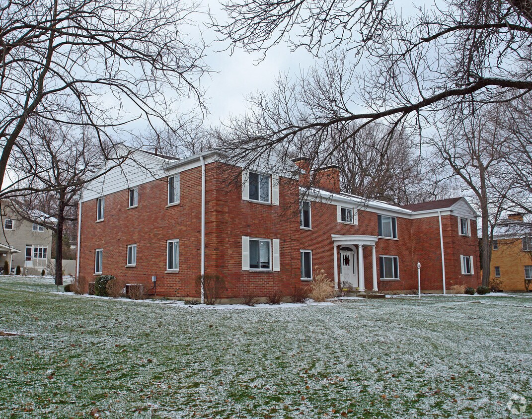 Primary Photo - 1121 Far Hills Ave