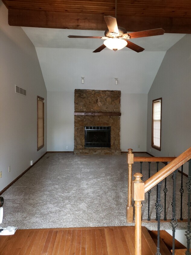 206 SE Brownfield Dr, Lees Summit, MO 64063 House for Rent in Lees