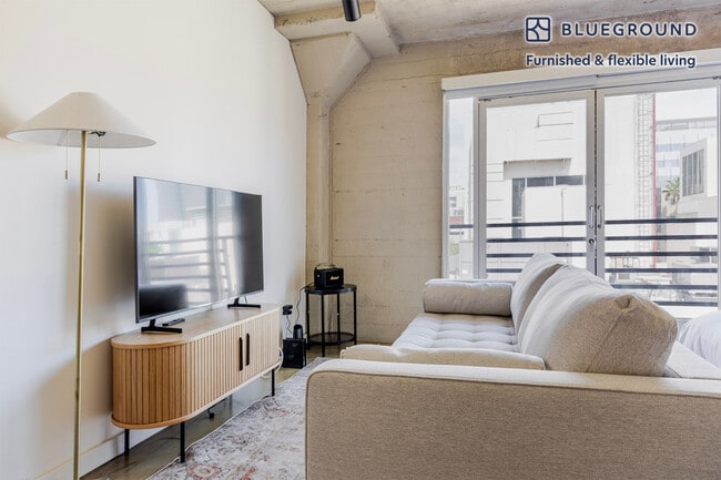 Building Photo - 1617 Cosmo St