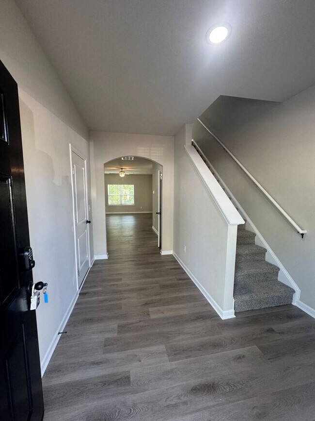 Building Photo - Move In Ready 4BR/2.5BA Home located in Stoneygreen Community