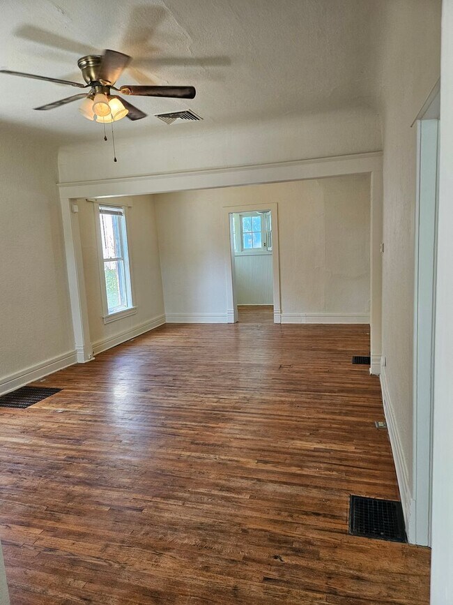 Foto del edificio - 1223 Claremont Ave