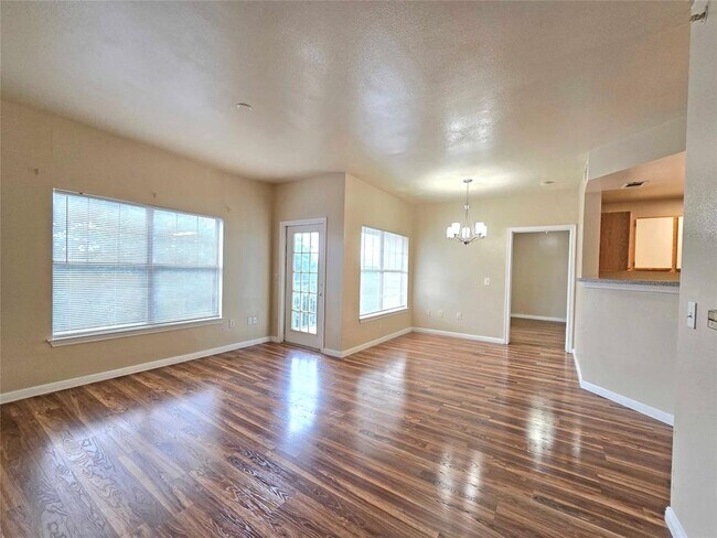 Foto del edificio - 2320 Gracy Farms Ln