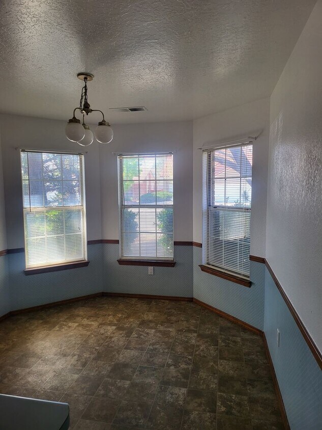 Foto del edificio - Taylor Ranch 3 Bedrooms  2 Bath  2/CG 1550/sf