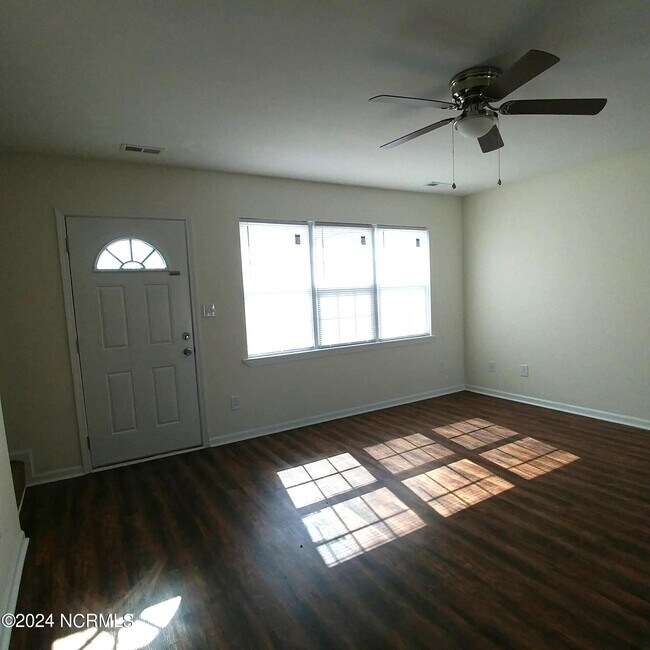 13 Pirates Cove Dr, Swansboro, NC 28584 Townhome Rentals in Swansboro