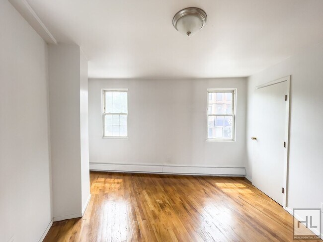 Foto del edificio - CLINTON HILL / Spacious 2-Bed 1-Bath / Con...