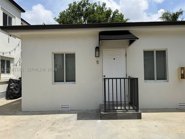 Foto del edificio - 111 SW 11th St