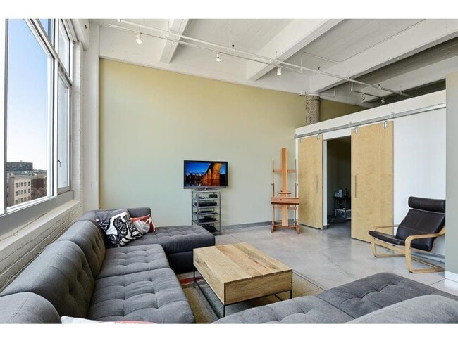 Foto del edificio - 700 N Washington Ave