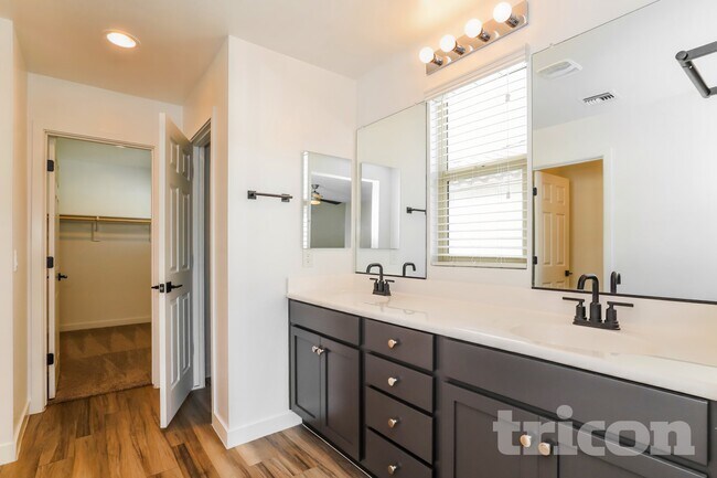 Foto del edificio - 4833 S Mole