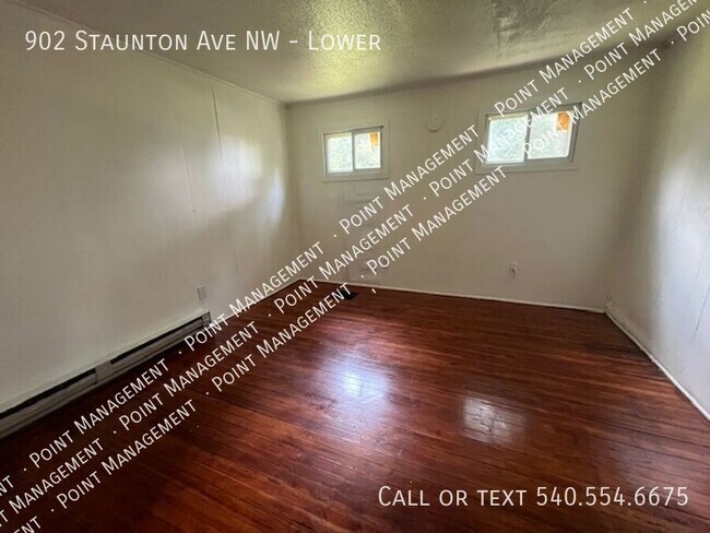 Foto del edificio - 902 Staunton Ave NW