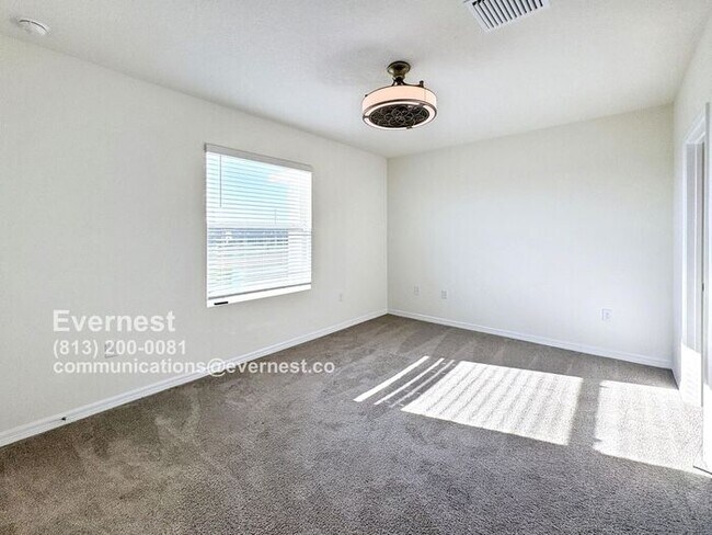 Foto del edificio - Luxurious 3-Bedroom Townhouse with Private...