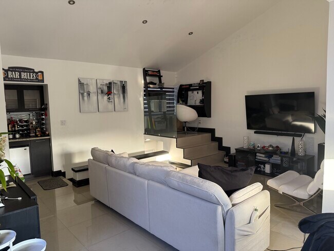 Building Photo - 10201 Fontainebleau Blvd