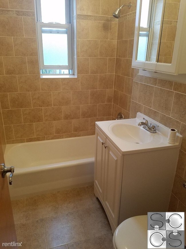 Building Photo - 279 N Broadway