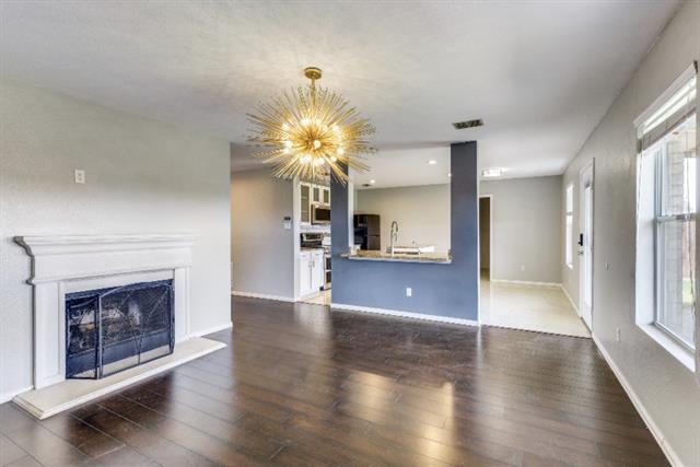 Foto del edificio - 925 Honey Locust Ln