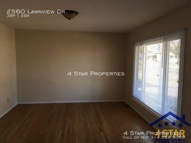 Building Photo - 2560 Lawnview Dr