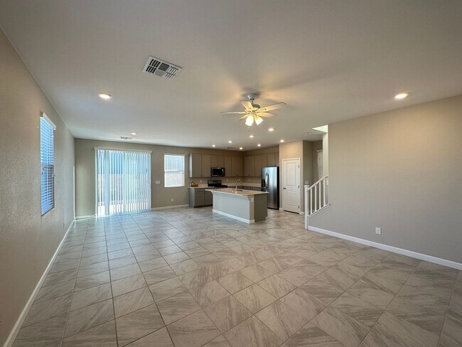 Building Photo - Creekstone