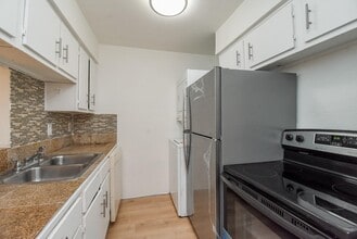 Building Photo - 7200 Clarewood Dr