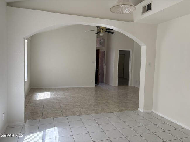 Building Photo - 11812 Kings Arms Ct