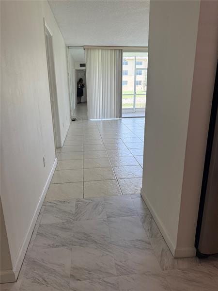 Foto del edificio - 5961 NW 61st Ave