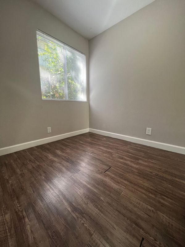 Building Photo - 3401 Hillsborough Dr
