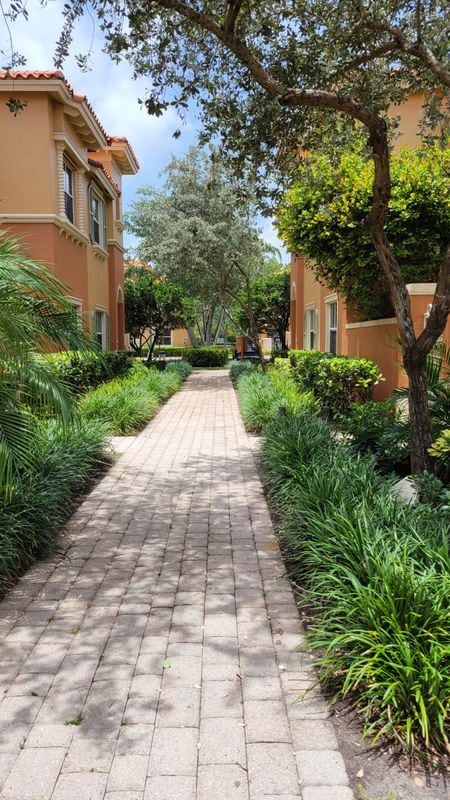 Foto del edificio - 5010 S Harbor Isles Dr