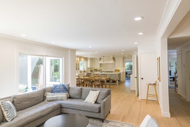 Building Photo - Fabulous spacious home, Great Highlands cul de sac, easy commute, exceptional Cupertino Schools!