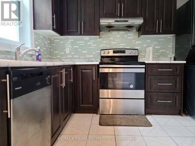 Building Photo - 1629 Marshcourt Dr