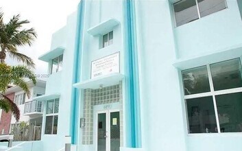 Building Photo - 6891 Bay Dr