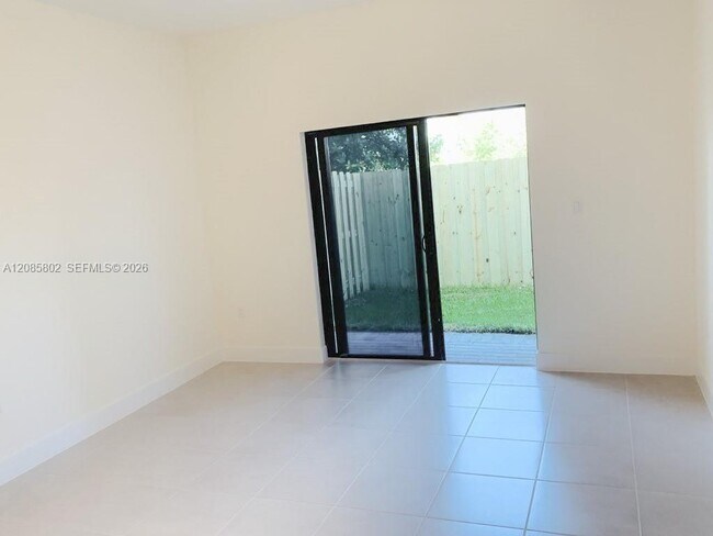 Foto del edificio - 8151 NW 104th Ave