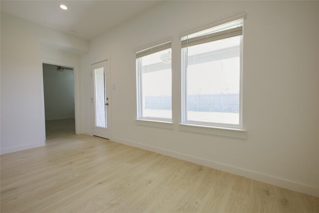 Building Photo - 1223 Via Sacra Dr