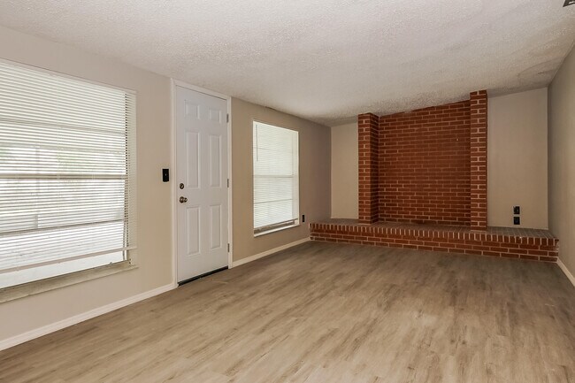 Building Photo - 601 Aloha Ave