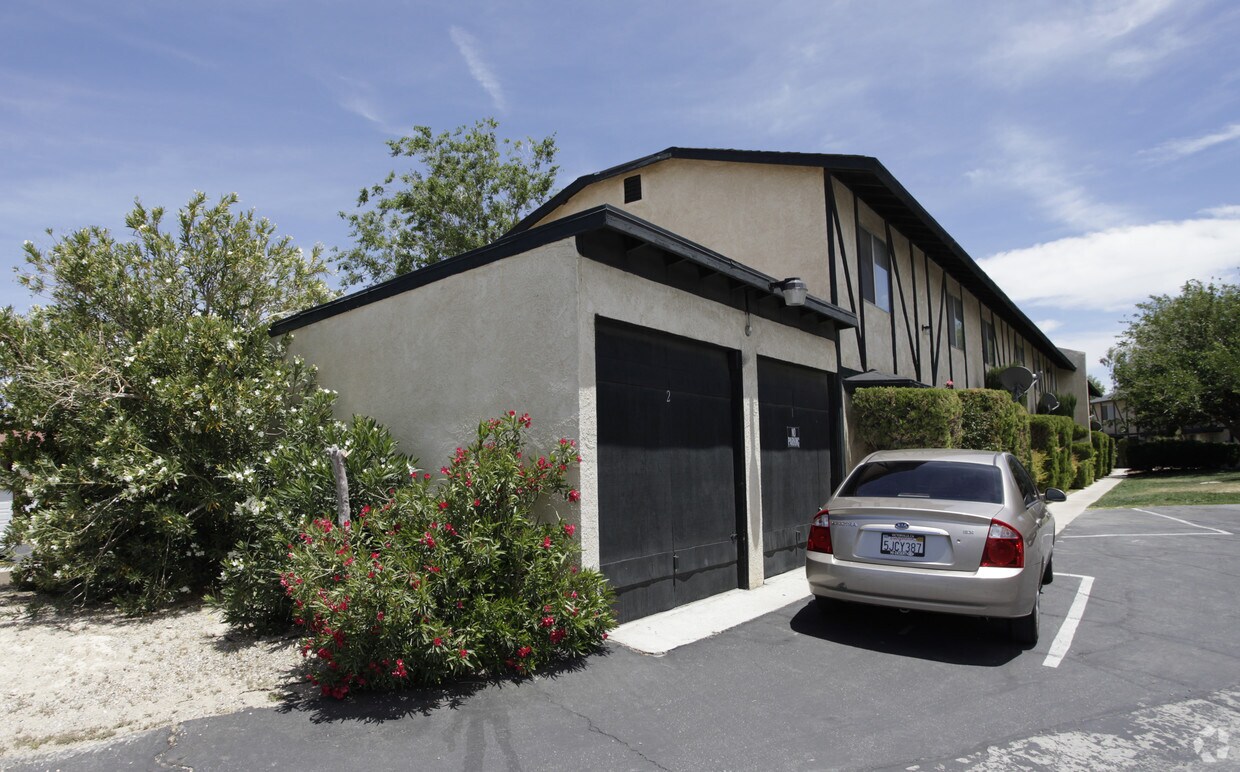 Foto principal - 16221 Vasquez Ave