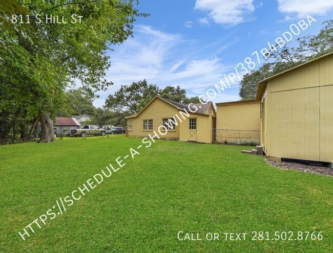 Building Photo - 811 S Hill St