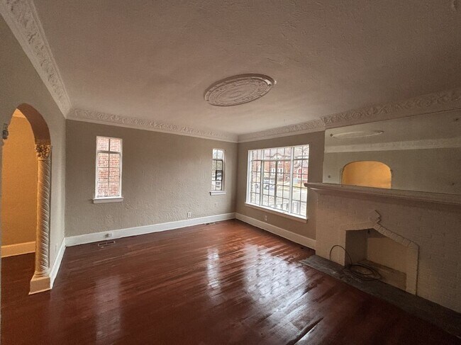 Foto del edificio - 17606 Roselawn St