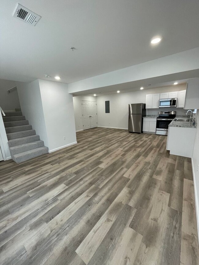 Building Photo - Townhomes Now Available in Strafford MO!