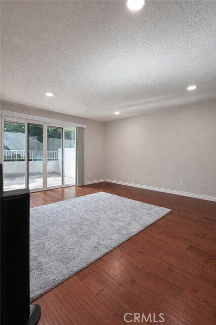 Foto del edificio - 1025 Creekside Dr