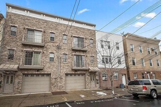 Building Photo - 41 Wright Ave