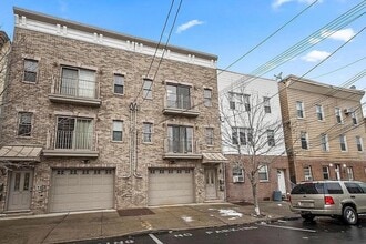 Building Photo - 41 Wright Ave