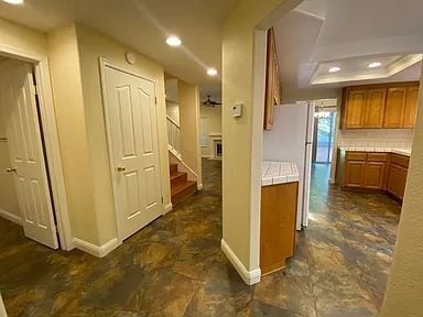 Building Photo - Well Kept 3 Bedroom, 2.5 Bath Home in High...
