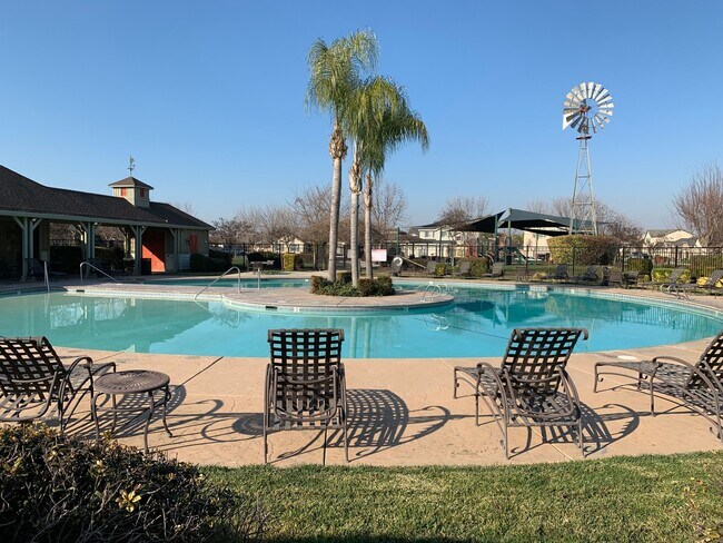 Foto del edificio - Immaculate like New Home in the gated Wind...